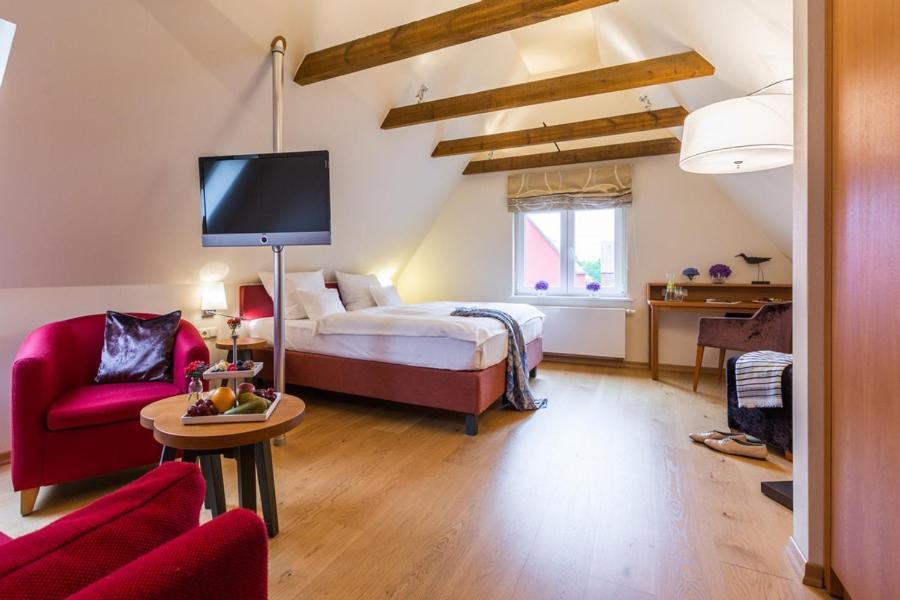 Romantik Hotel Reichshof Norden Rum bild
