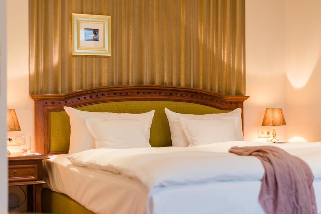 Romantik Hotel Reichshof Norden Rum bild